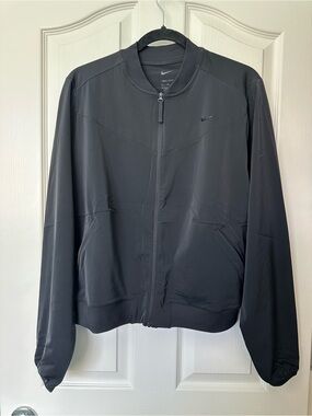 NIKE dri-fit Woman’s athletic Jacket